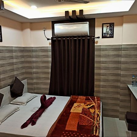 Hotel Prince B Guwahati Ngoại thất bức ảnh
