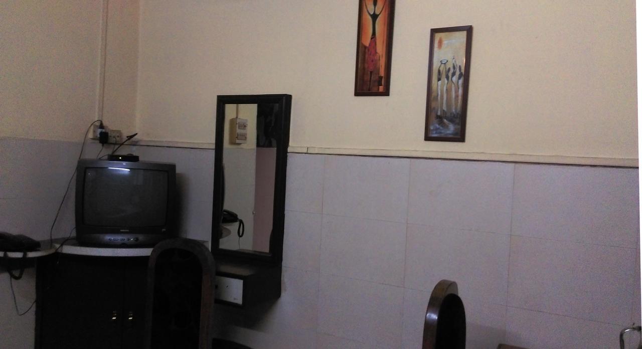 Hotel Prince B Guwahati Ngoại thất bức ảnh
