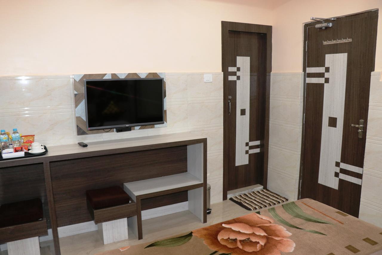 Hotel Prince B Guwahati Ngoại thất bức ảnh