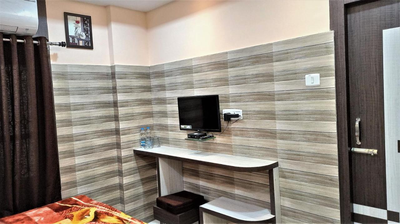 Hotel Prince B Guwahati Ngoại thất bức ảnh